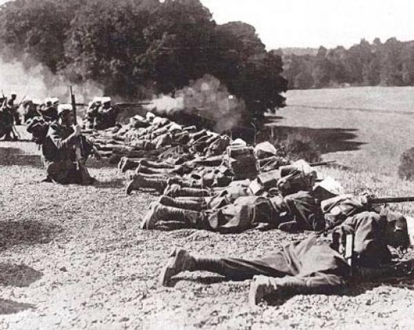 تكريما للمقاتلين المغاربة.. إرسال نصب حجرية مليئة بتربة معركة "لامارن" إلى المغرب